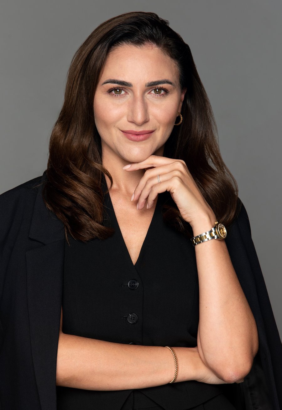 Dr. Alia Issa — Consultant Oculoplastic Surgeon Dubai
